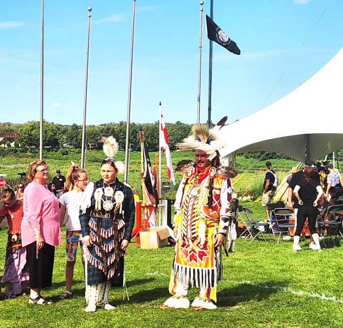 Pow-wow : la grande fête de Wôlinak